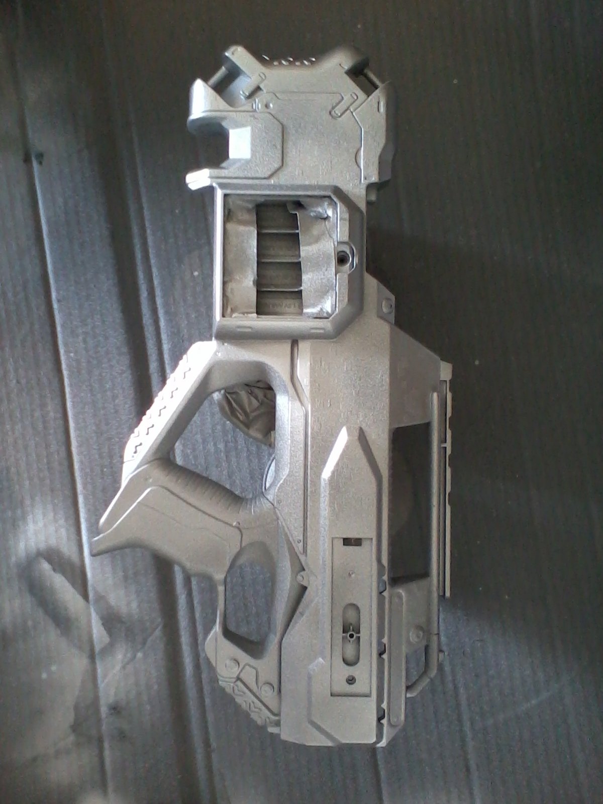 Paintjob GunMeta:l Silber bevor die letzte Schicht Schwarz-Matt drauf kommt