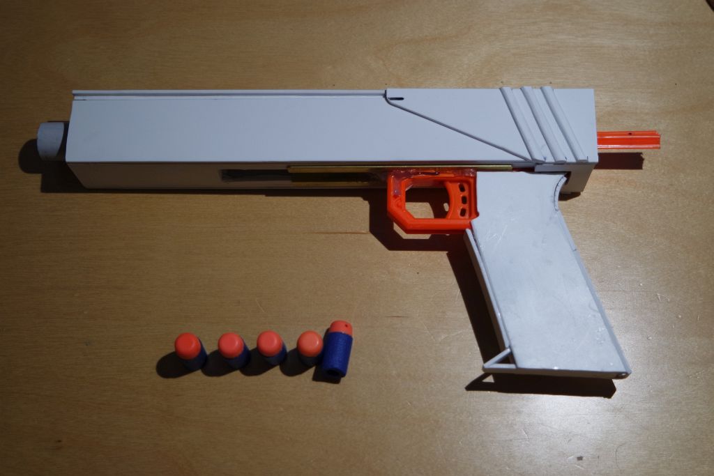 Pistolenblaster: Gespannt