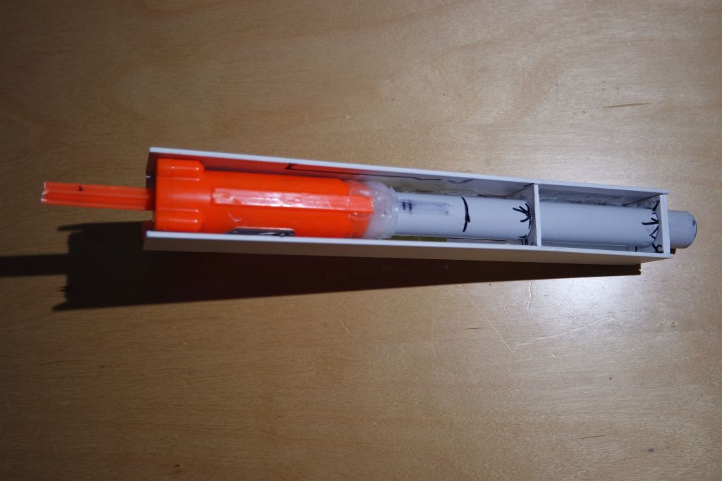 Pistolenblaster: Offen, gespannt