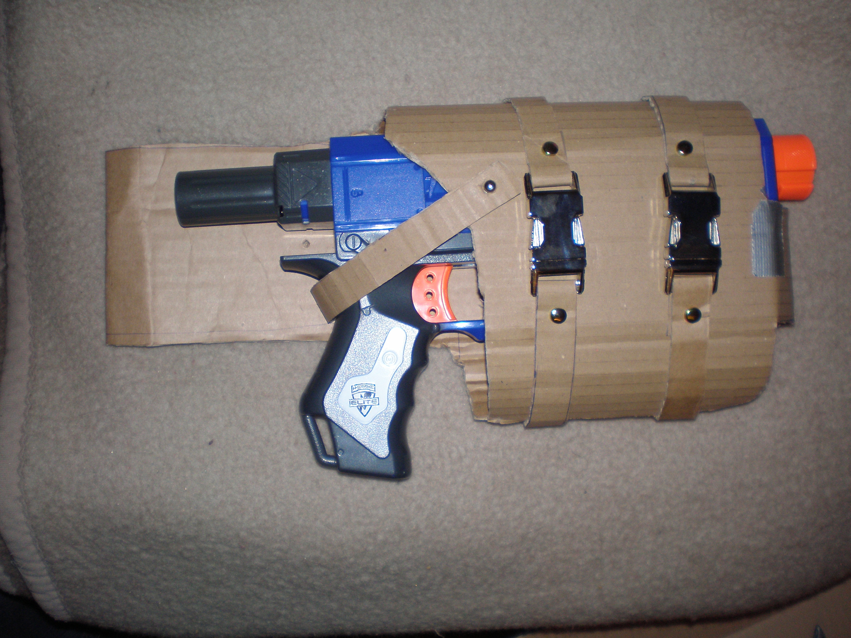 Prototyp aus Pappe mit Retaliator