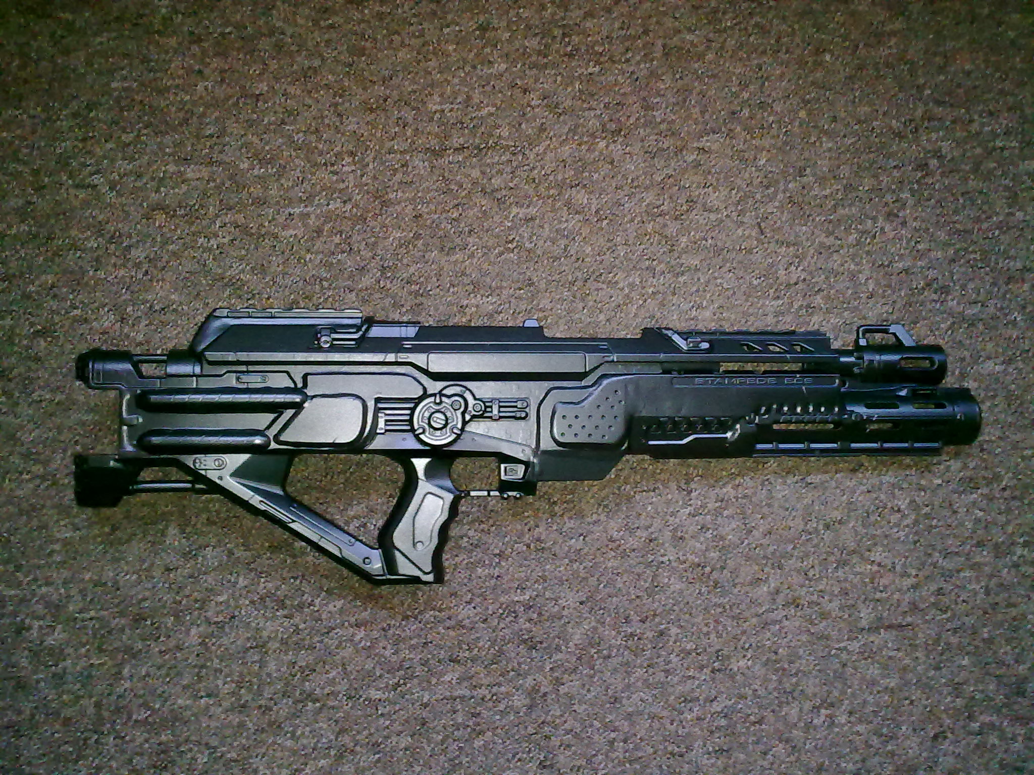 Rechte Hälfte grundiert.