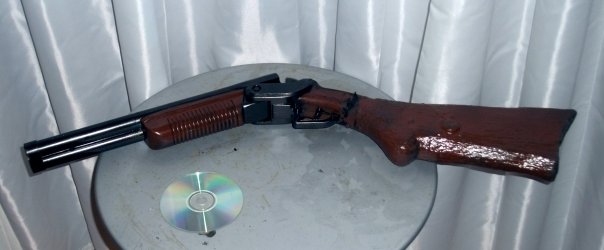 shotgun
mit polsterschaft zum zuschlagen