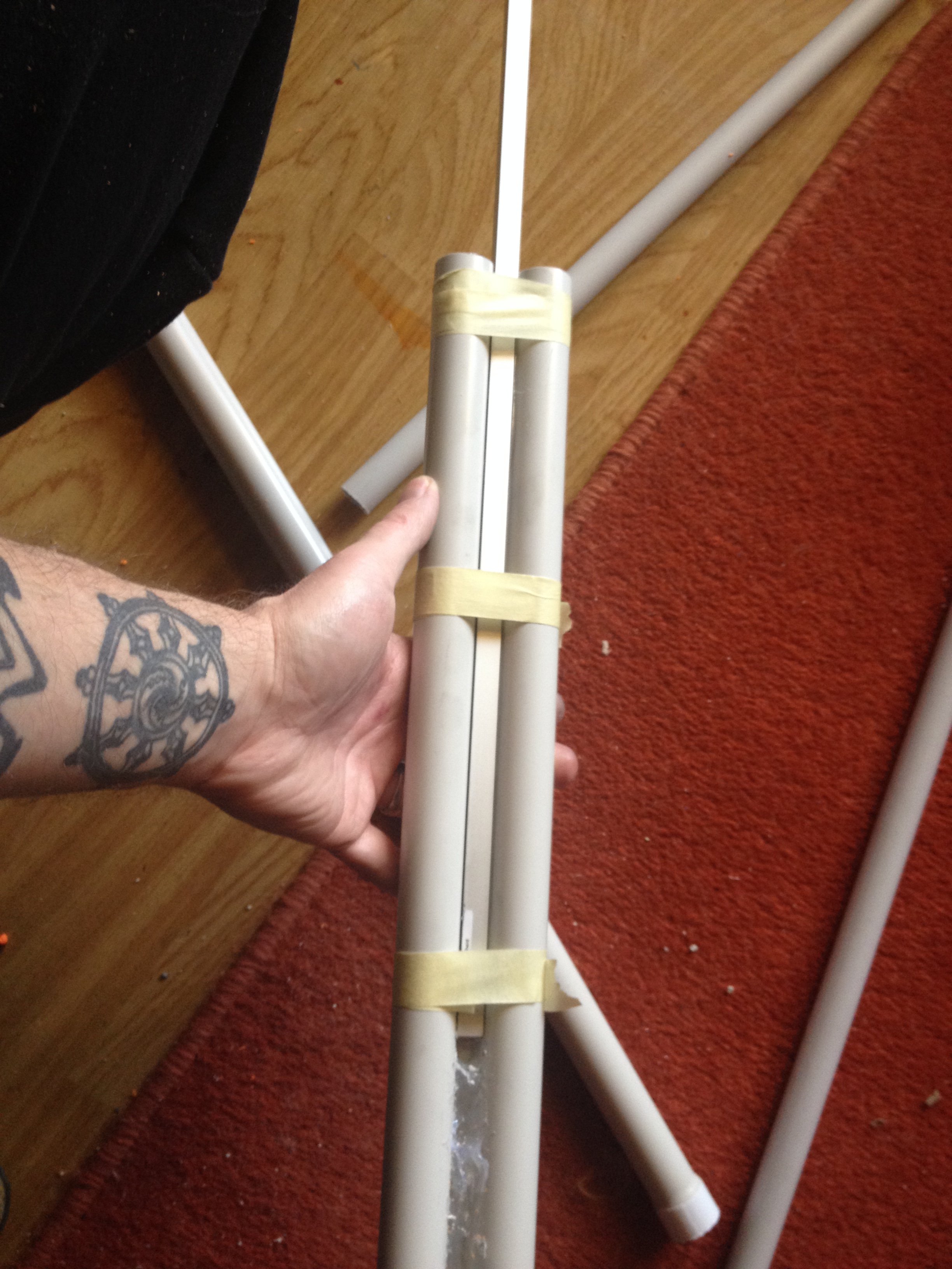 Spacer zwischen den Läufen.
1cm Quadratrohr