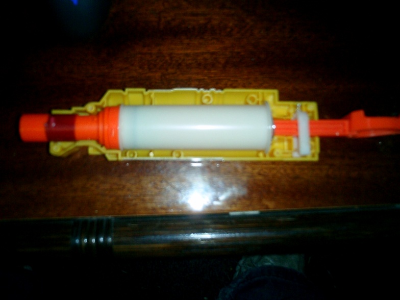 und schon fliegen Die Darts mindestens doppelt so weit und die Switch Shotkartusche klackert herlich beim abziehen Bringt zwar null beim wii spielen a