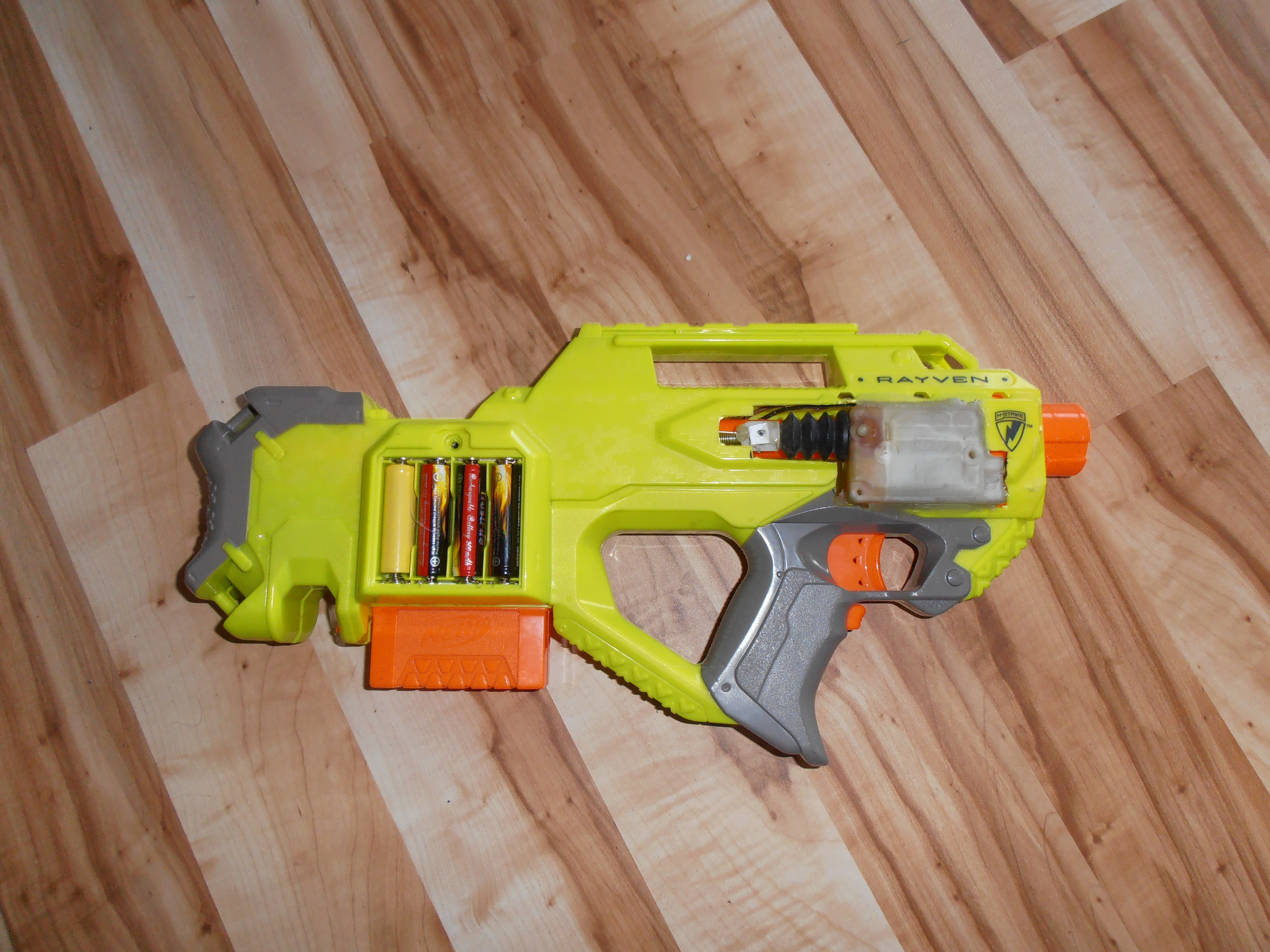 Von rechts ohne Verkleidung