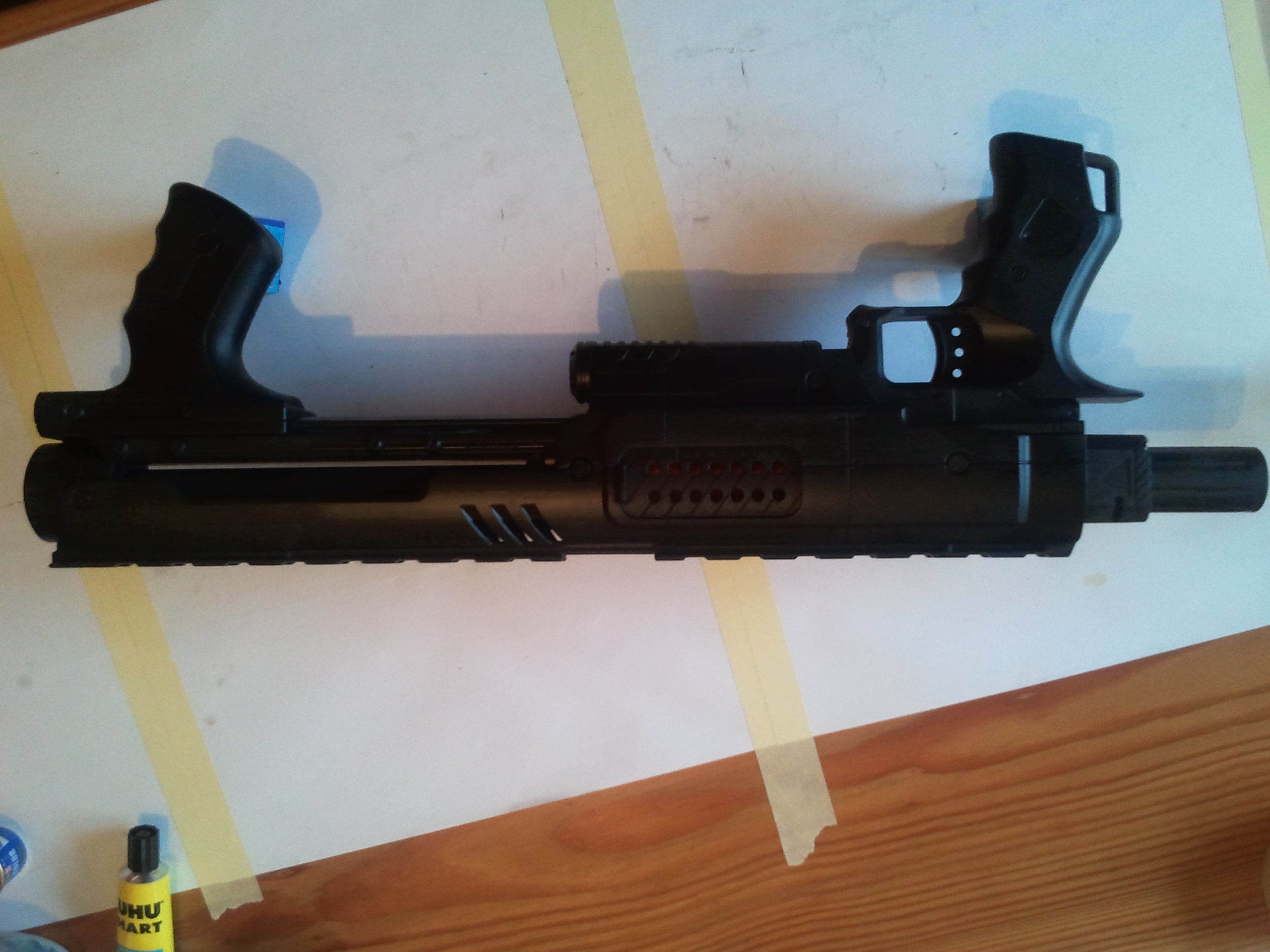 zerlegt, grundiert, schwarz matt...